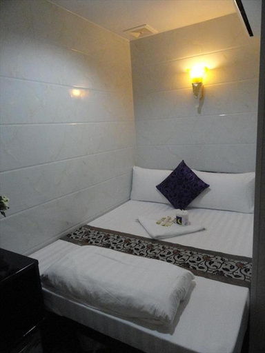 Bedroom 2, Royal Paris Guest House, Kowloon
