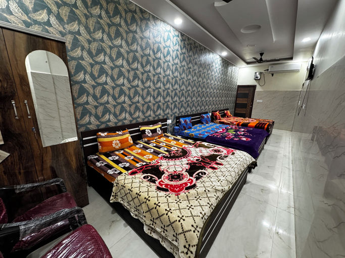 Food & Drinks, Vrindavani Kunj, Mathura