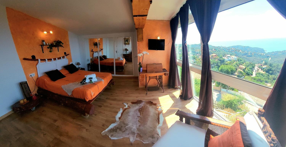 Others 4, Villa Rapanui PISCINA Y JACUZZI PRIVADOS, Girona