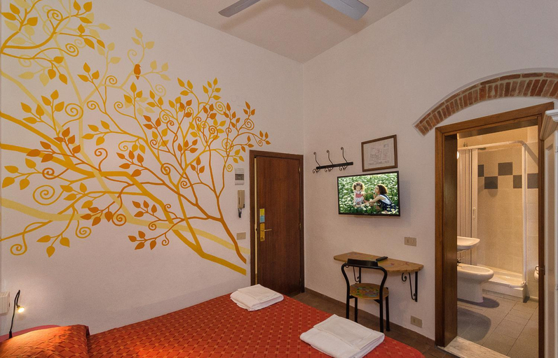 Bedroom 2, Helvetia Pisa Tower, Pisa