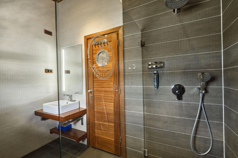 Bathroom 3, Vogue Boat Apartments, Budapesti