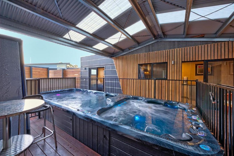 Sport & Beauty 3, Containment Accommodation, Glamorgan-Spring Bay