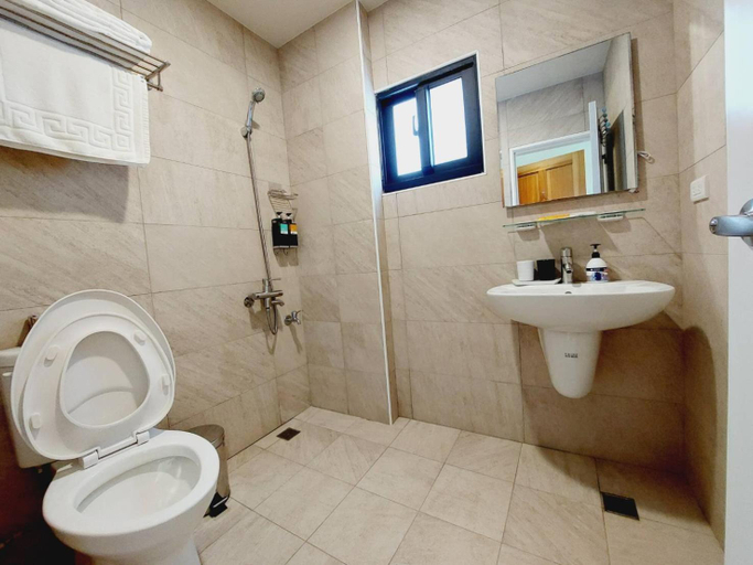 Bathroom 13