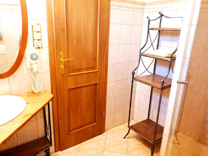 Bathroom, Penzion a Restauracia Toldi, Galanta