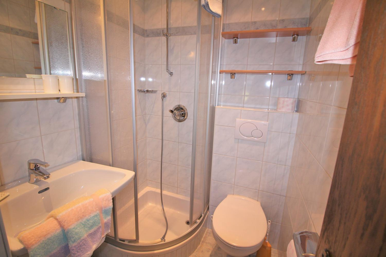 Bathroom 3, Ivos Sonnenpension, Innsbruck Land