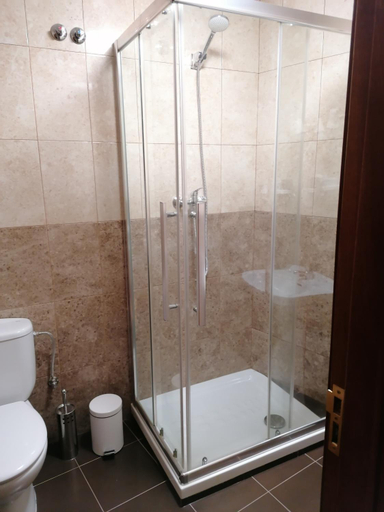 Bathroom 2, Cuatro Caminos, Lugo