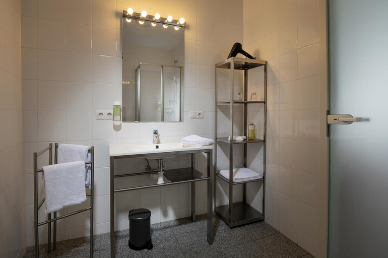Bathroom 11