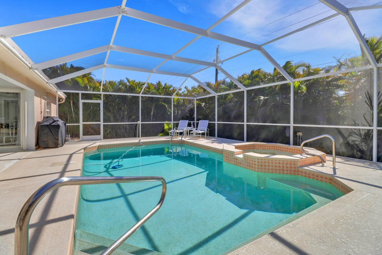 Hot tub, Villa Anna Retreat with Pool, Collier