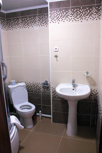 Bathroom 3, Zhaylau Hotel, Shuchinskiy