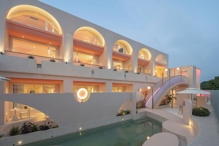 Exterior & Views