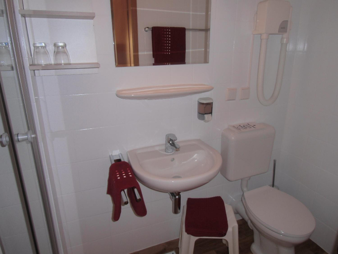 Bathroom 3, Hotel-Gasthof Zum Freigericht, Aschaffenburg