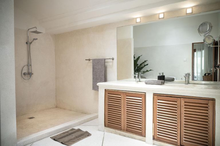 Others 2, Tropical 3bdr poolvilla in heart of Seminyak, Badung
