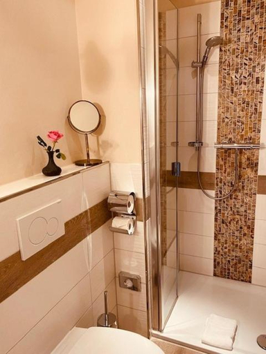 Bathroom 2, Hotel Miramar, Hamburg