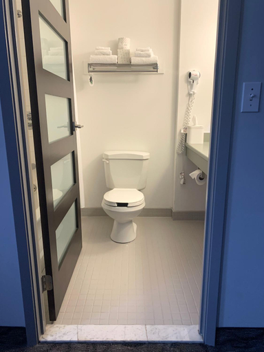 Bathroom 2, Donald Gordon Hotel and Conference Centre, Frontenac