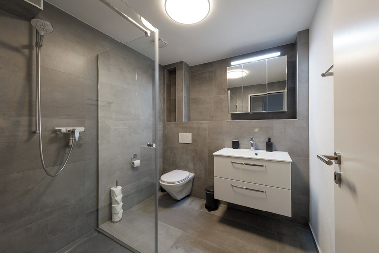 Bathroom 3, BERG&BERG APARTMENTS-Spiez Self Check-In, Niedersimmental