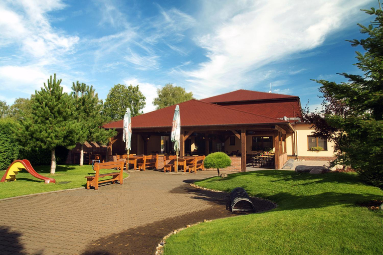 Exterior & Views 1, Penzion a Restaurace Na Netrebe, Pardubice