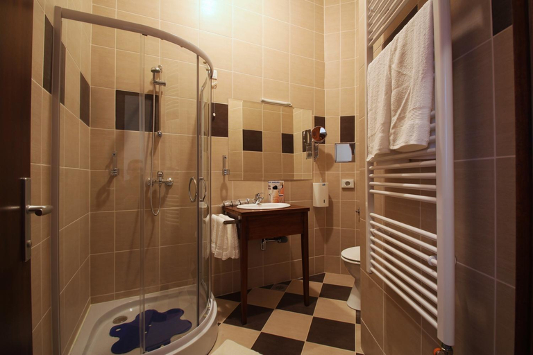 Bathroom 4, Hotel Lug, Bilje