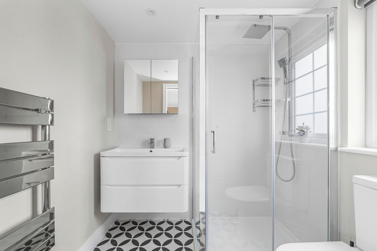 Bathroom 2, Spacious Room In Morden, London