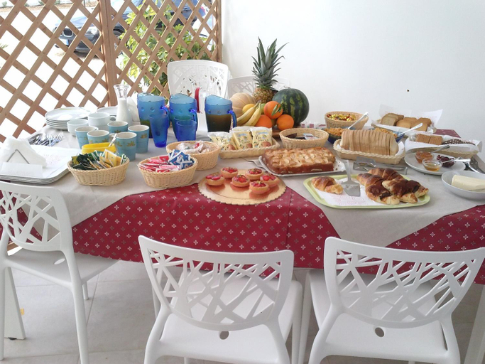 Food & Drinks