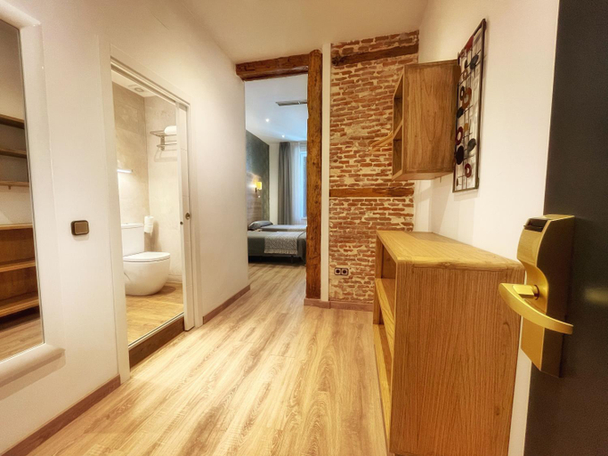 Others 2, Hostal Aguilar, Madrid