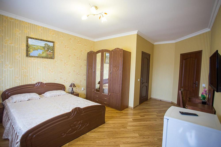 Bedroom 4, Goldenluxe, Berehivs'kyi