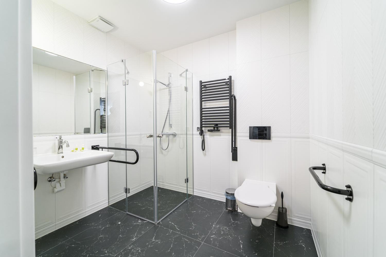 Bathroom 4, Hotel Piast, Ople