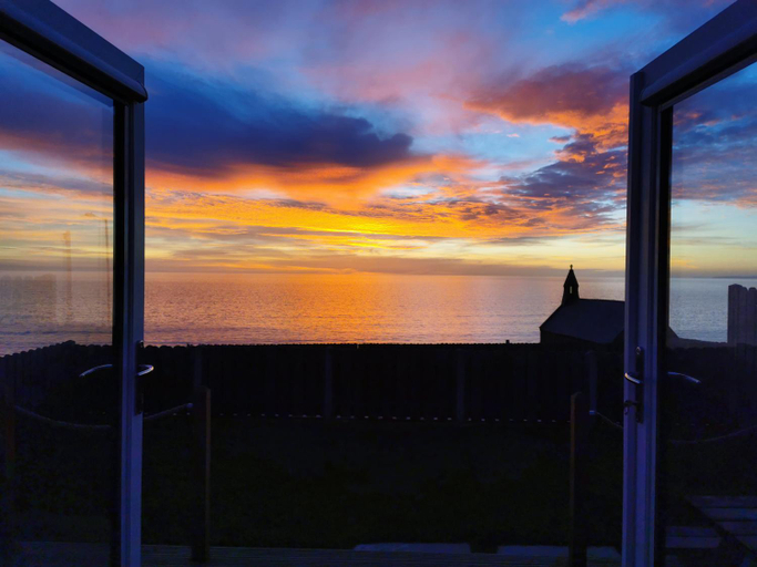 Others 4, Allibella Shepherds Hut, Amazing Seaview, Private garden, Pet Friendly, Gwynedd