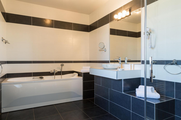Bathroom 4, Le Logis du Pere, Charente-Maritime