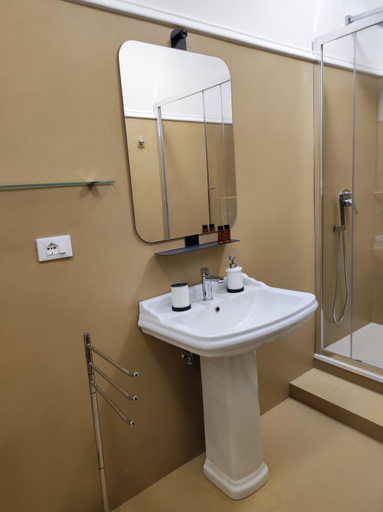 Bathroom 2, Appartamento Lavatore, Rome