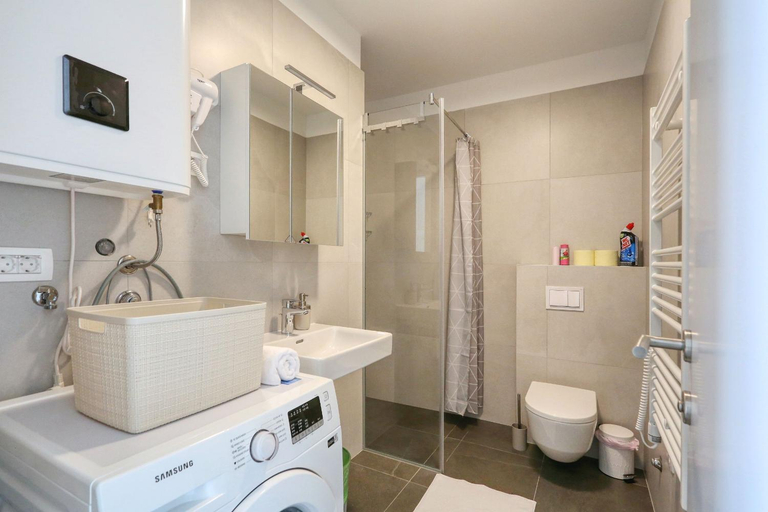 Bathroom 2, Apartments Perla with free parking, Zadar