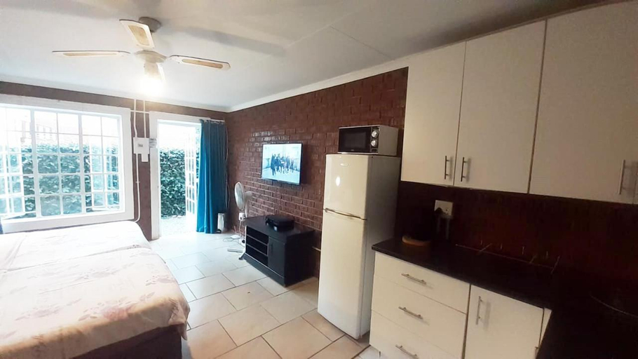 Others, Cozy Hatfield Condo, City of Tshwane