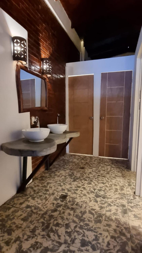 Bathroom 3, Paradiso Lakeside Resort, Masaya