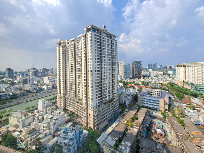 Others 5, Rivergate Garden Pool Signature, District 4