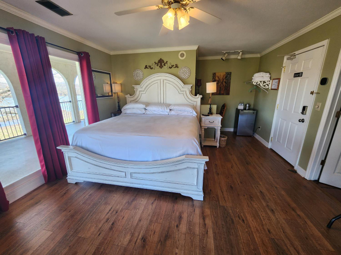 Bedroom, Williams Island Room at Tennessee RiverPlace, Hamilton