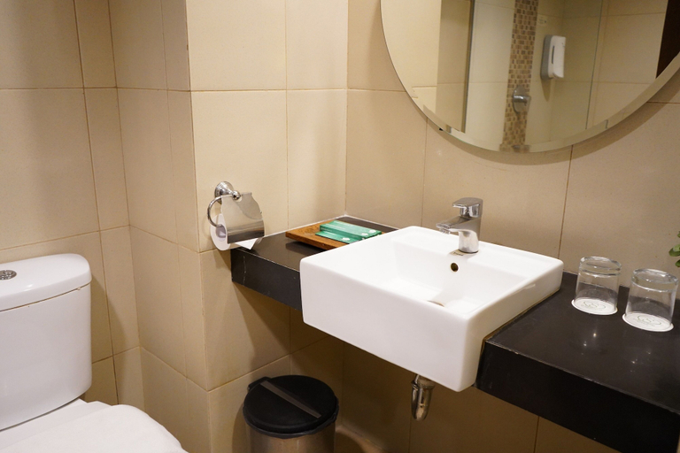 Bathroom 5, Lorin Syariah Hotel Sentul, Bogor