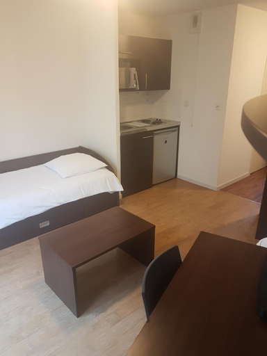 Bedroom 2, Central Fac, Ain