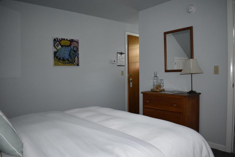 Others 4, The Little River Inn, Lamoille