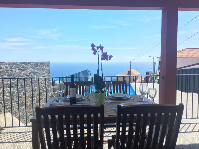 5, Vila do Rocha, Calheta