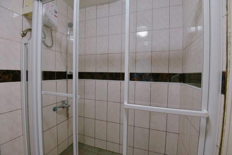 Bathroom, Green Yard Business Hotel, Miaoli