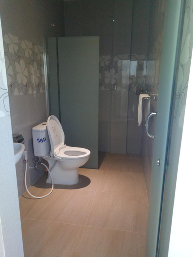 Bathroom 4, Seventeen Hotel, Banda Aceh