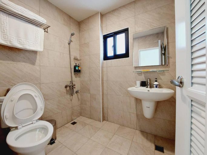 Bathroom 14