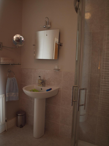 Bathroom 3, Chez Se