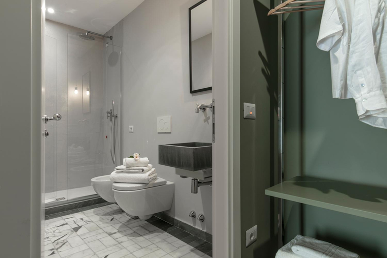 Bathroom 5, Tornabuoni Place, Florence