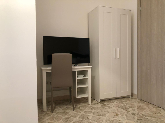 Others 4, Nonna Fifina - Accogliente B&B con Parcheggio Privato e Colazione Interna, Bari