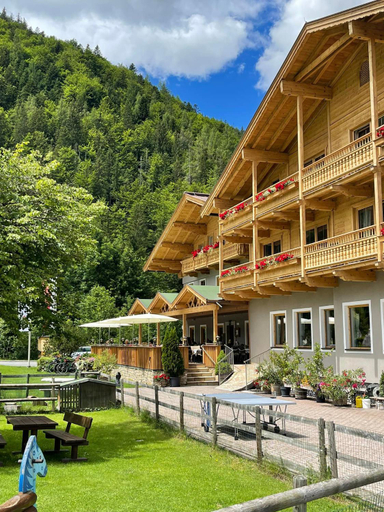 Exterior & Views 1, Landhotel Strasserwirt, Kitzbühel