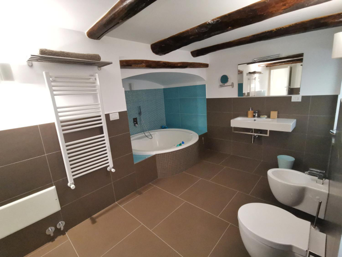 Bathroom 5, Casa del sole, Napoli