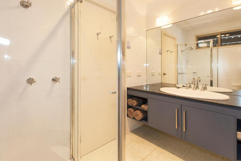Bathroom 4, Ararat Motor Inn, Ararat