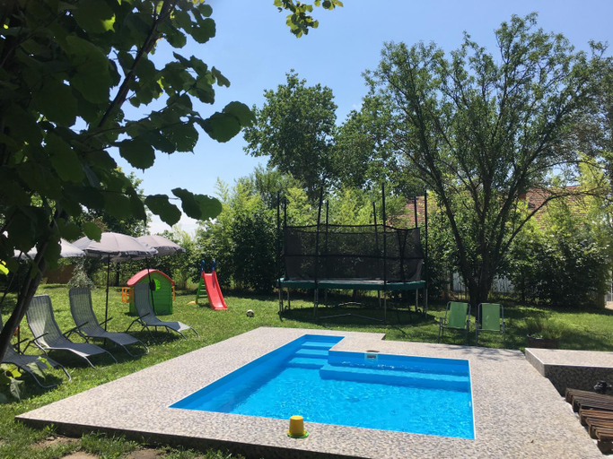 Others 3, Dve kuce pored jezera, Subotica