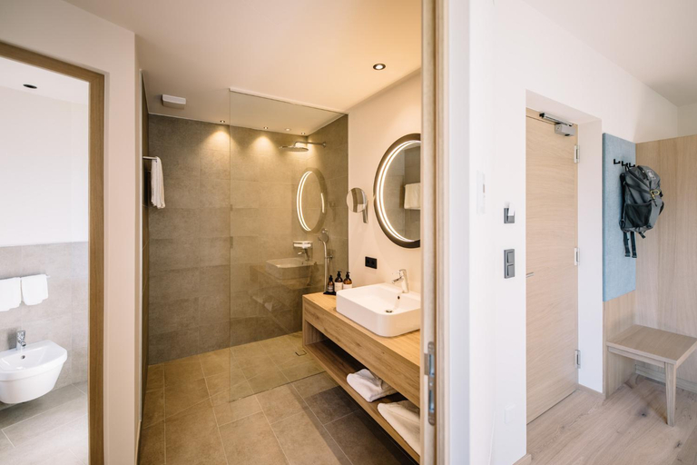 Bathroom 4, Boutique Hotel Der Forsterhof, Bolzano