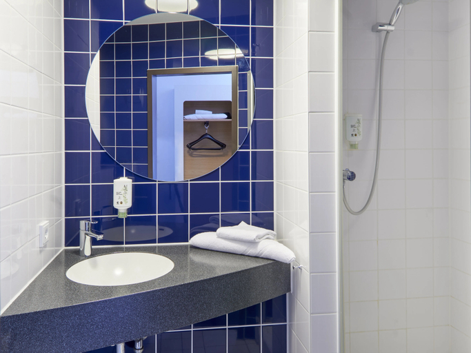 Bathroom 4, B&B HOTEL Mainz-Süd, Mainz